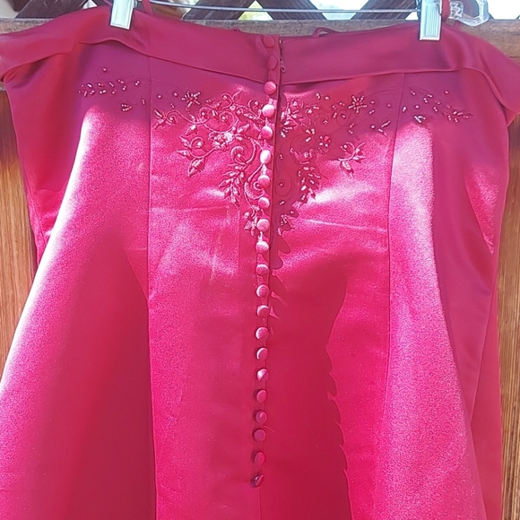 Graduation Gown - Picture 5 of 15